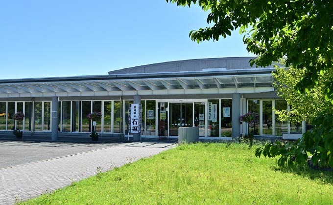 盛岡市遺跡の学び館（徒歩9分）