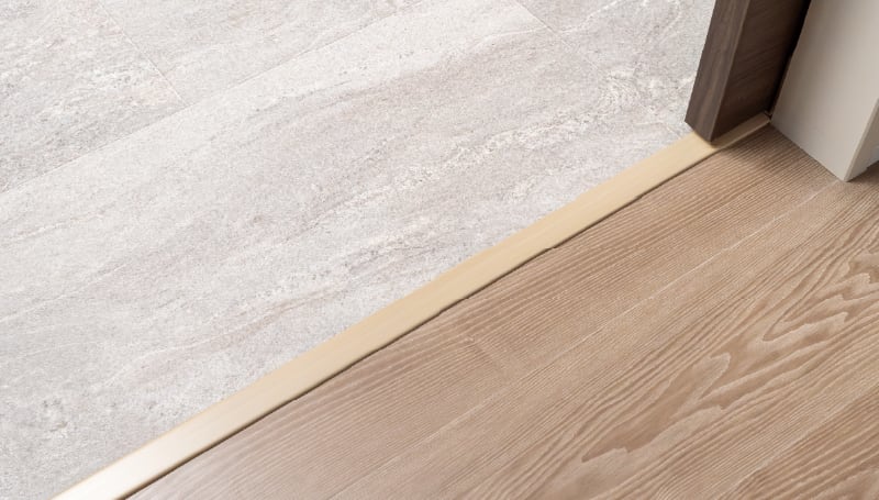 廊下と水廻り間